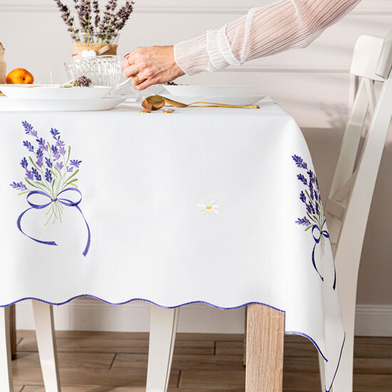 Tikitud laudlina LAVENDER GLADE, valge